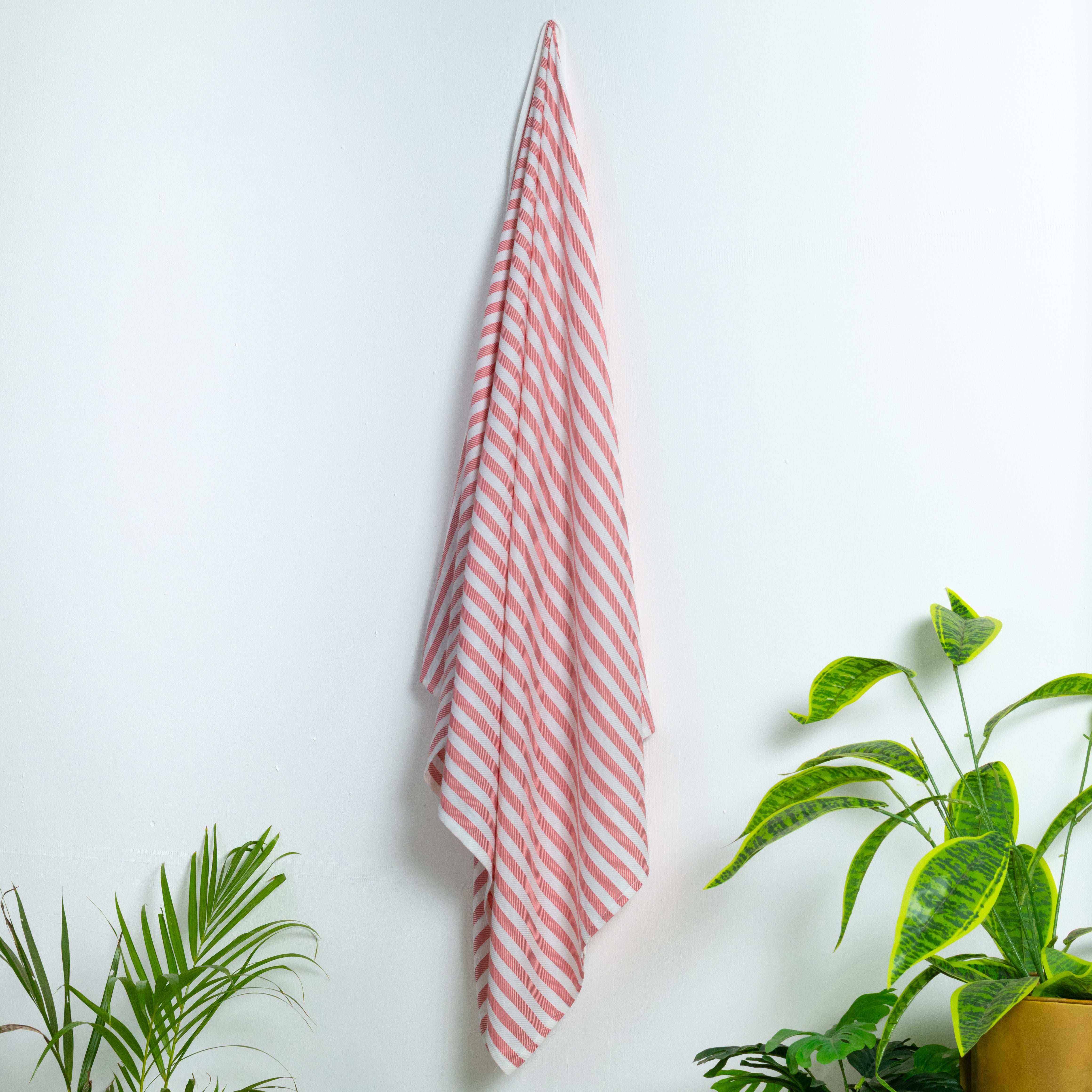 Happie Dayz pure cotton – 100%  Striped Towel (red)