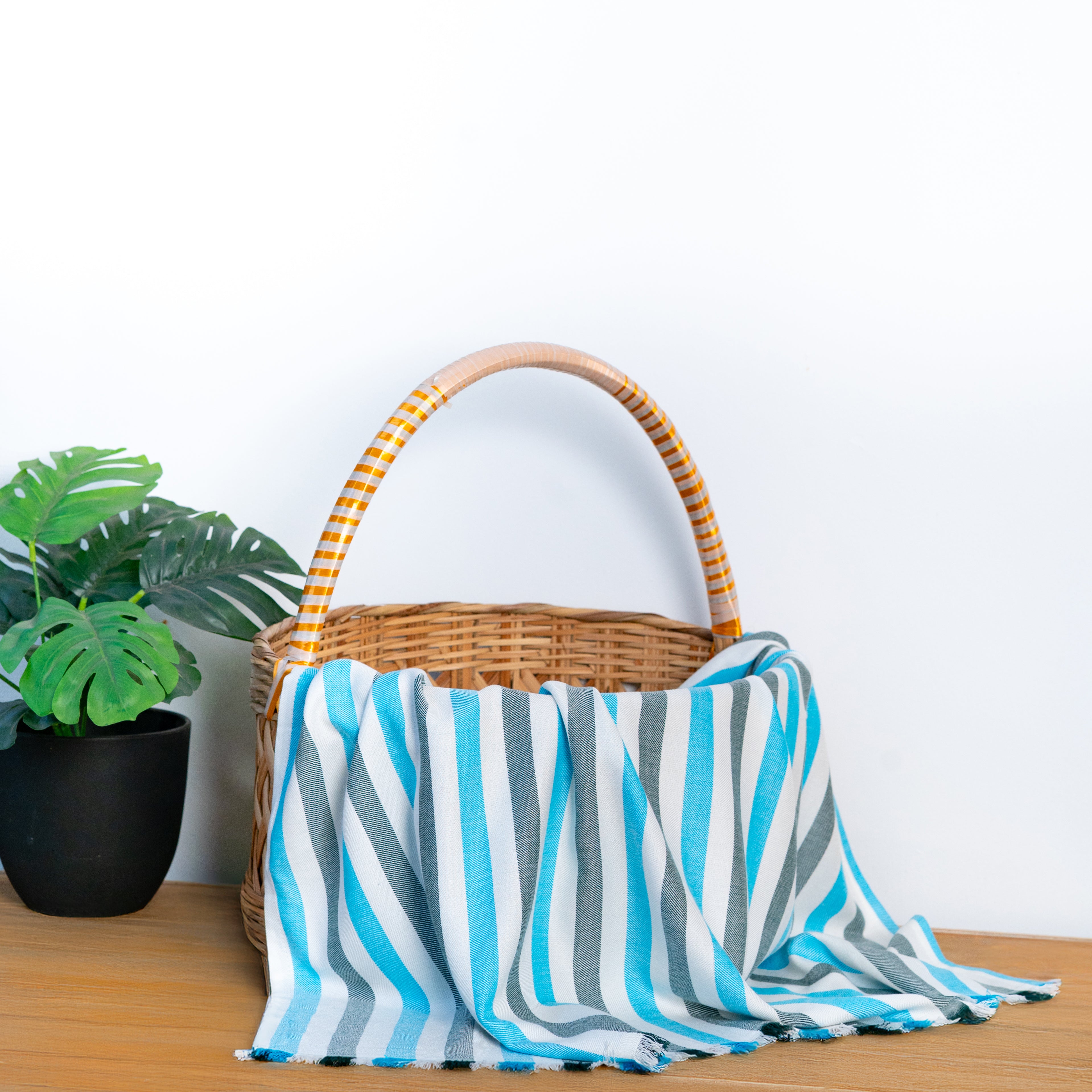 Happie Dayz BamPure – 100% Pure Bamboo Towel (gray and blue)