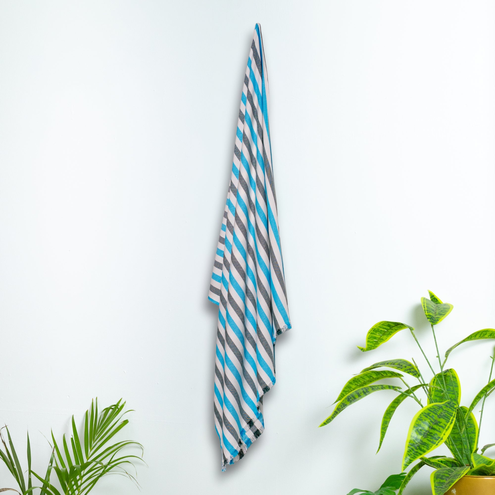 Happie Dayz BamPure – 100% Pure Bamboo Towel (gray and blue)